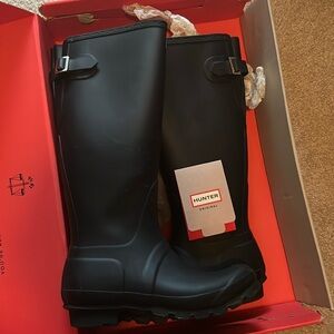 Black hunter boots